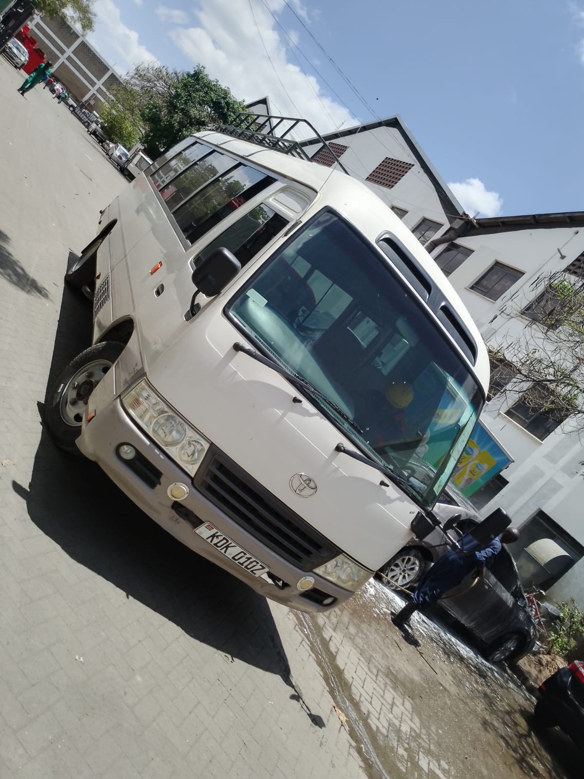 TOYOTA COASTER BUS (33 SEATER)