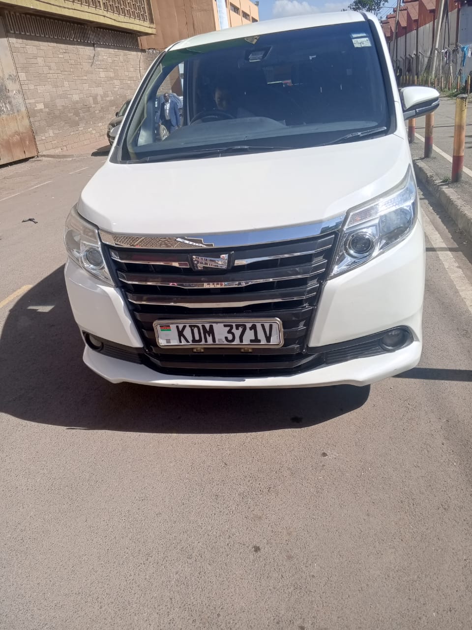 TOYOTA NOAH