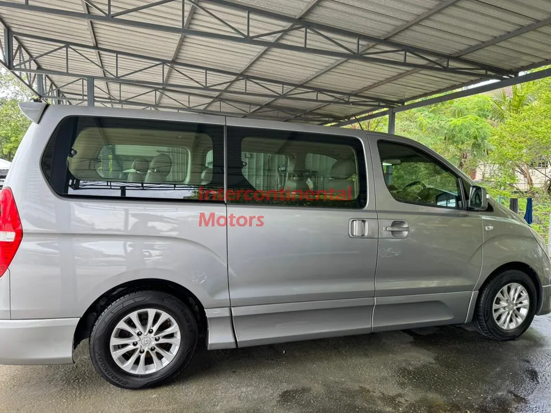 Thumbnail 4 of 2014 Hyundai Grand Starex Royale 2.5 image