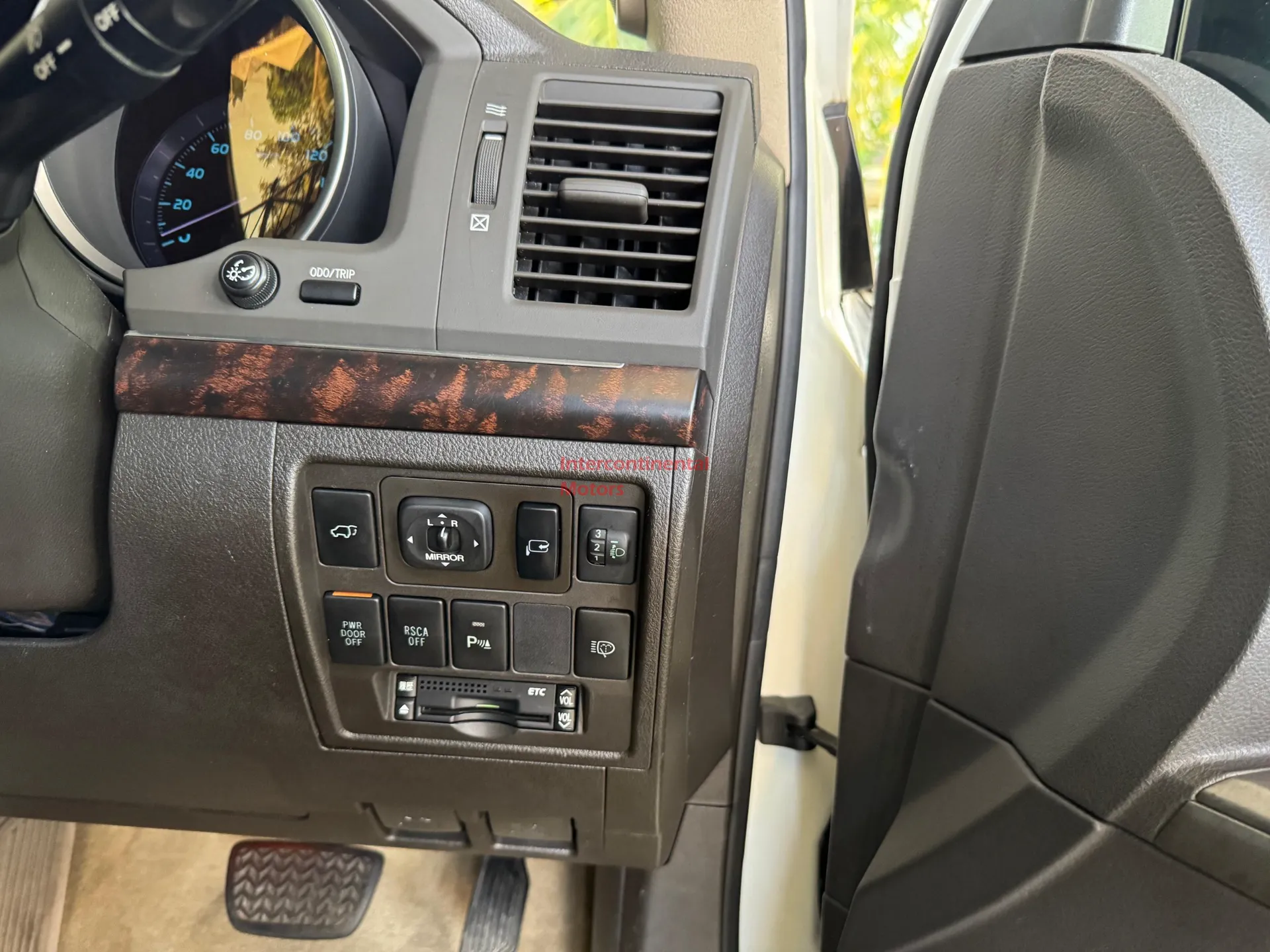 2011 Toyota Land Cruiser 4.6 ZX (A) image thumbnail 13