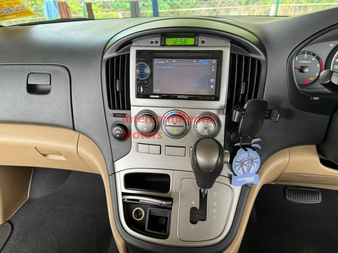 Thumbnail 10 of 2014 Hyundai Grand Starex Royale 2.5 image