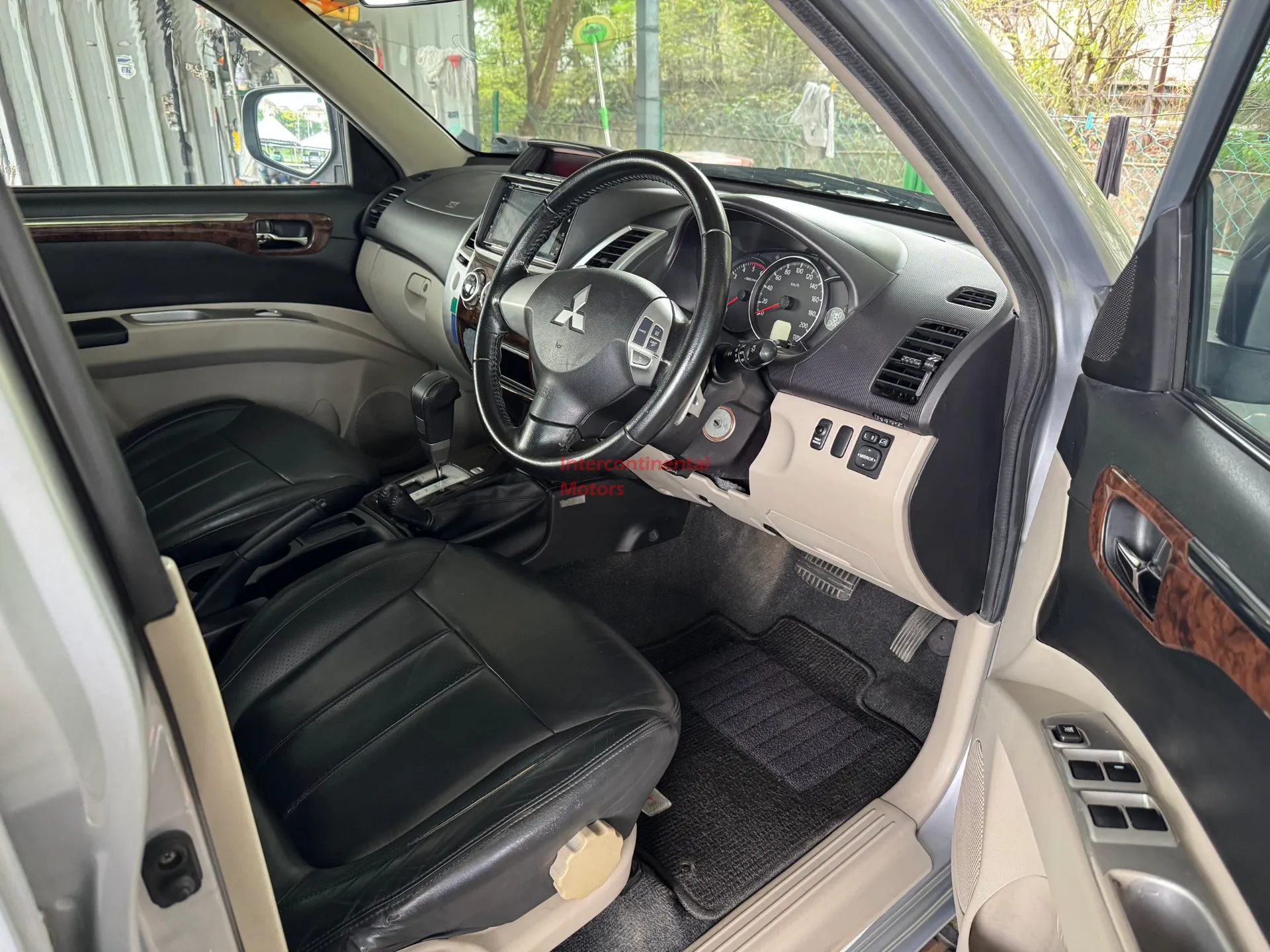 2013 Mitsubishi Pajero Sport 2.5 VGT thumbnail 9