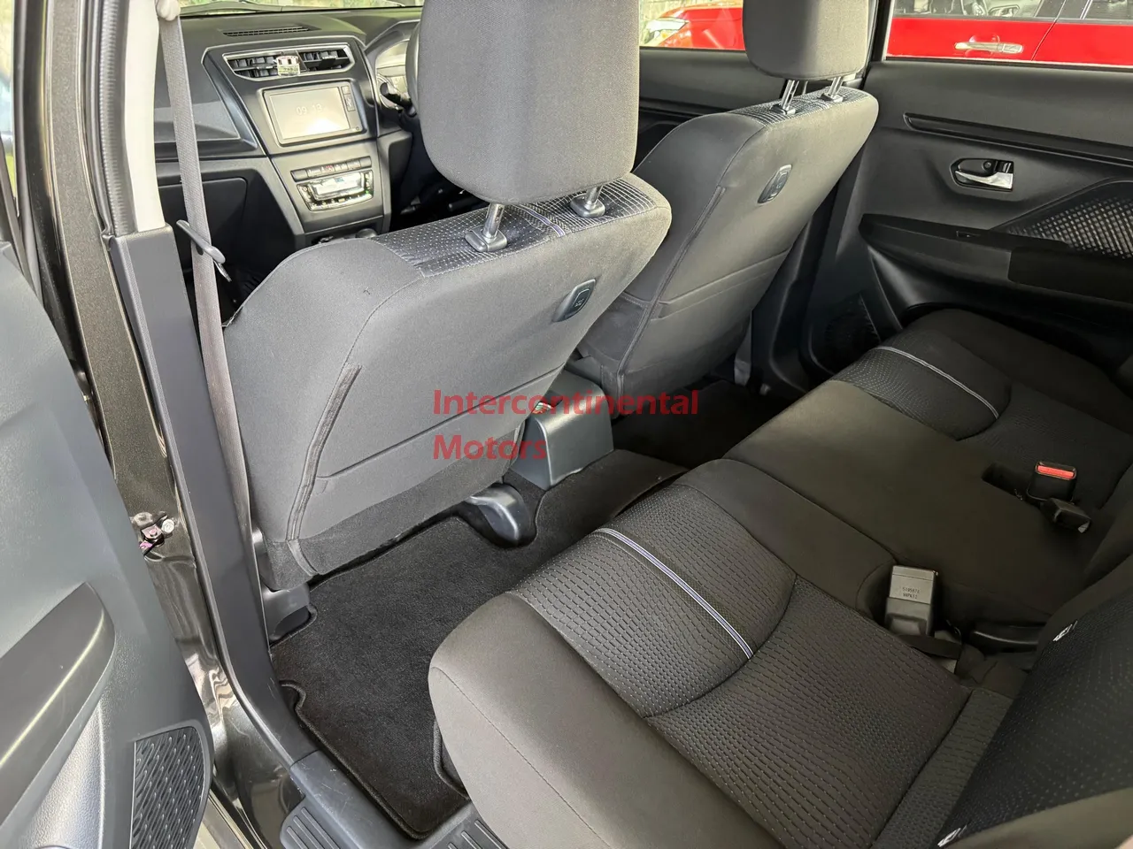 Thumbnail 14 of 2019 Perodua Aruz 1.5 X image