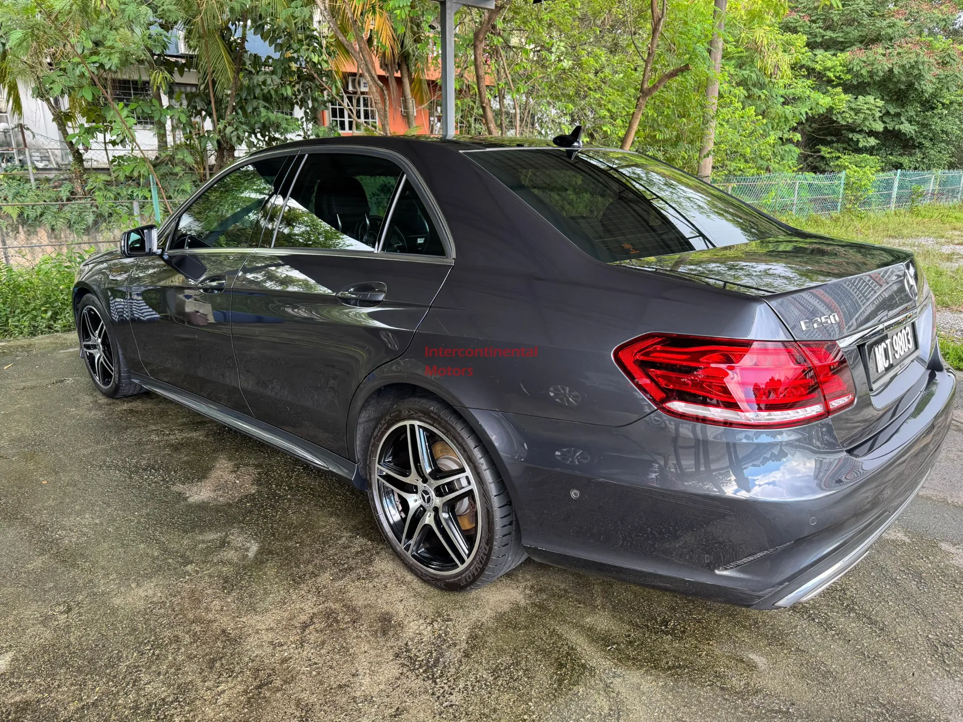 2016 Mercedes-Benz E250 2.0 Edition E thumbnail 4