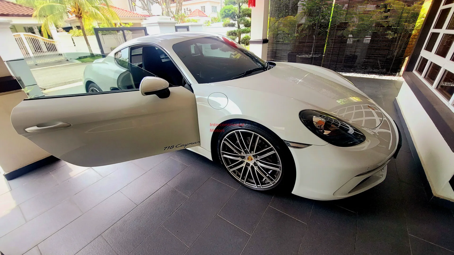 2018 Porsche 718 Cayman 2.0 thumbnail 2