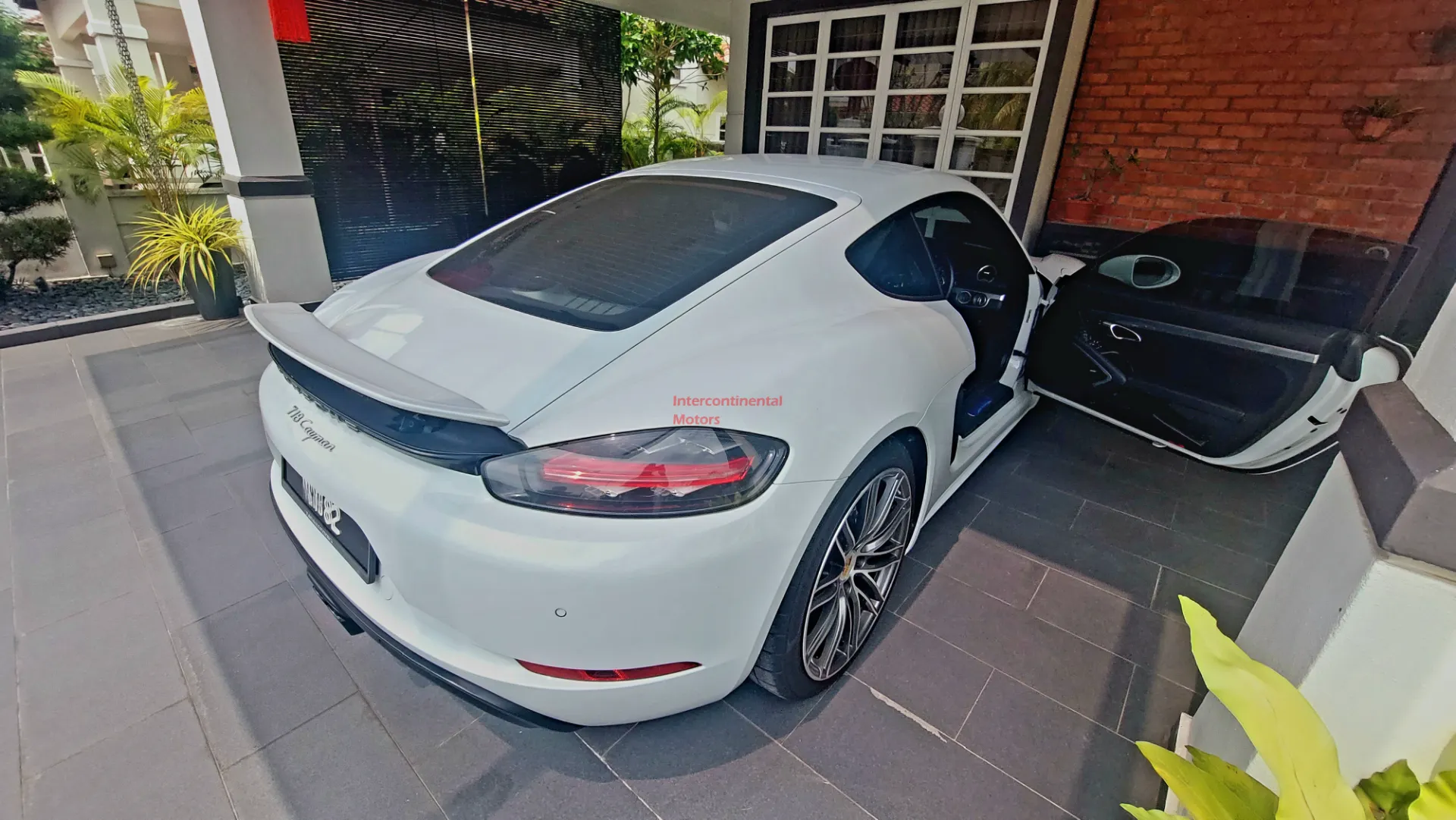 2018 Porsche 718 Cayman 2.0 thumbnail 5