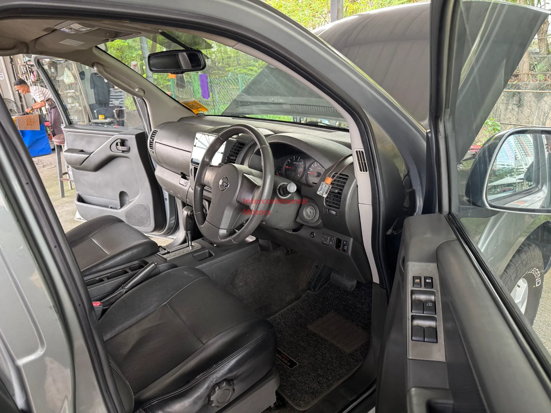 2013 Nissan Navara 2.5 4x4 LE thumbnail 9