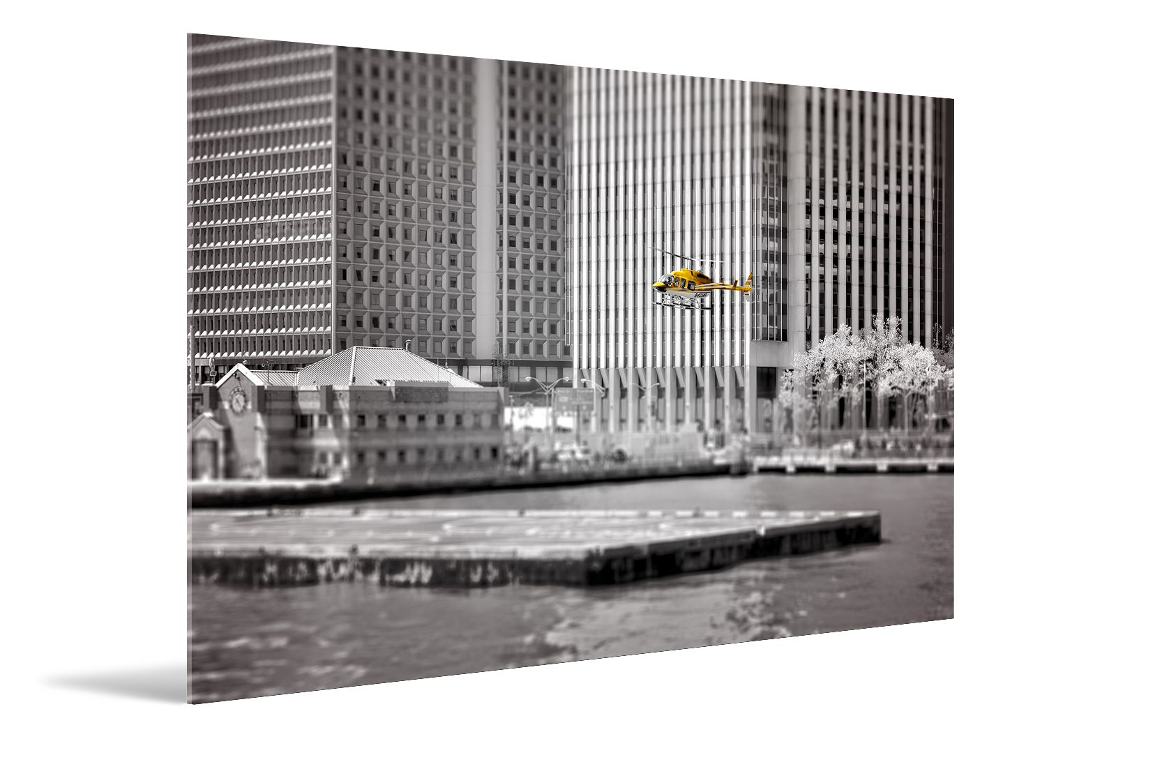 New York, B&W Helicopter landing