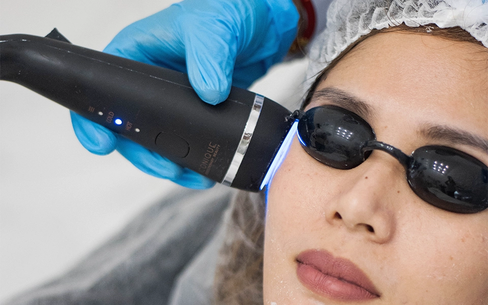 PIGMENTIERUNG UND ALTERSBEDINGTE SCHÄDEN