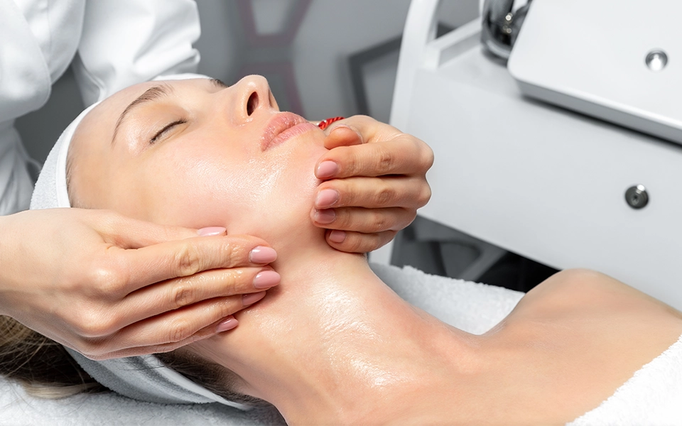 ICONIQUE PLATINUM (Face Neck and Decollete)