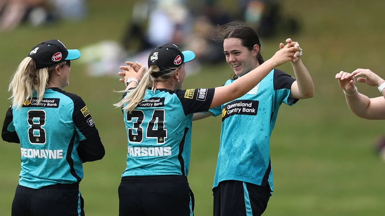 Lucy Hamilton creates WBBL history with a match-winning fifer