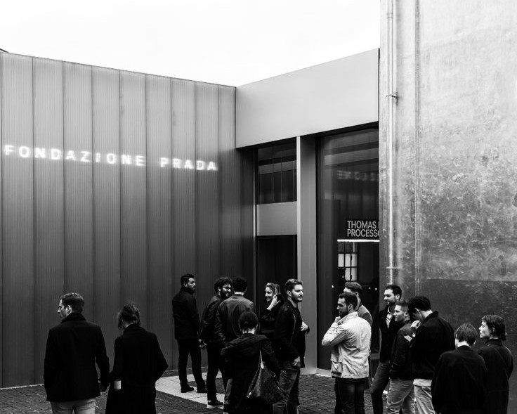 Das passarelas aos espaços: por que as marcas de moda estão investindo cada vez mais em arquitetura.