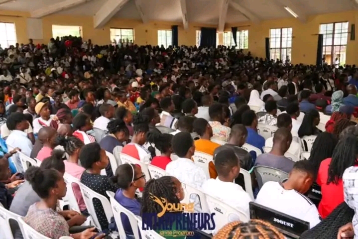 Summit Crowd High Energy