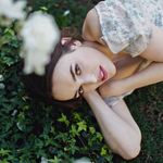 Elizabeth Henstridge Instagram profile photo