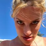 Hannah Stocking Instagram profile photo