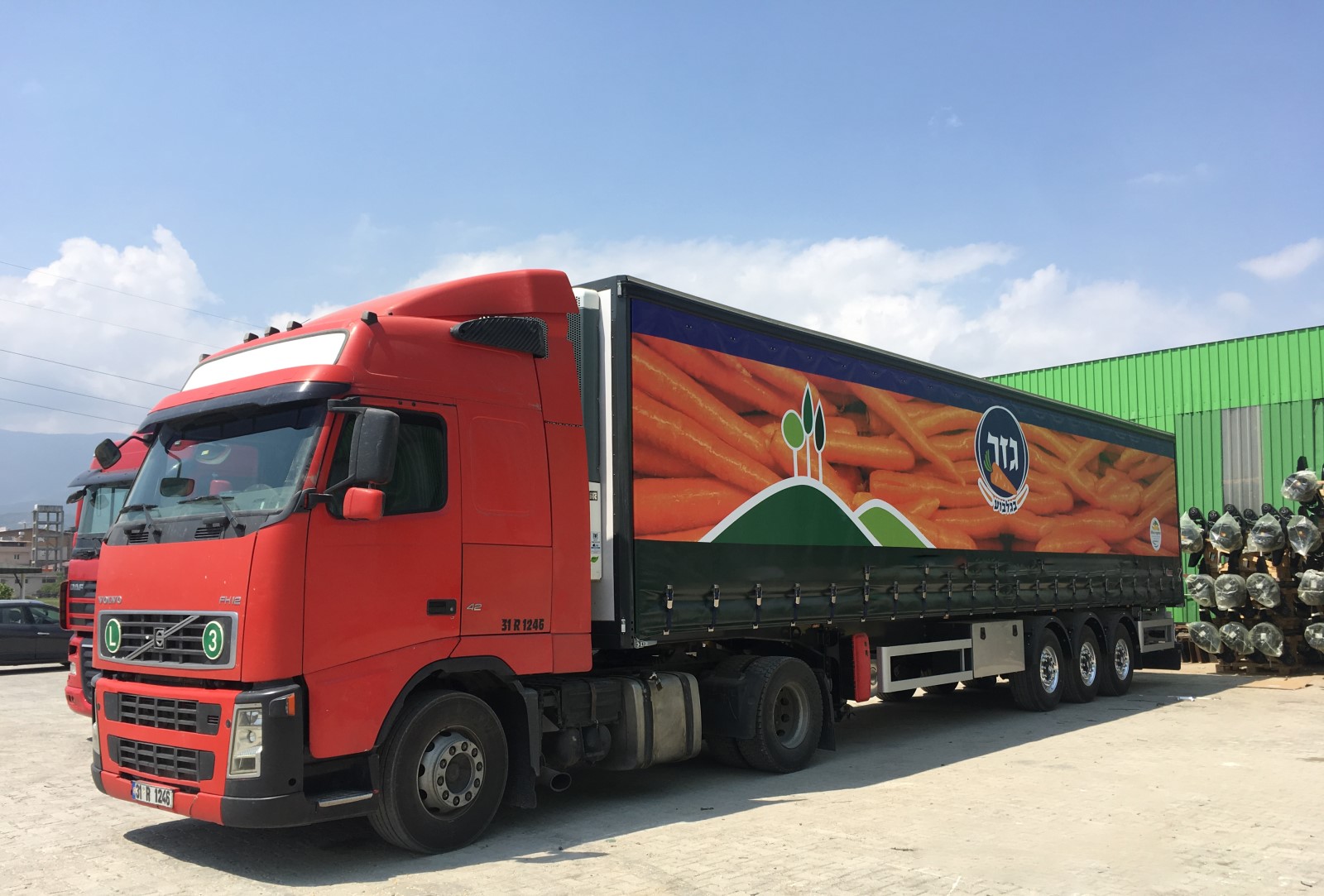 REFRIGERATED CURTAINSIDER TRAILER