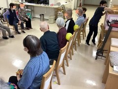 運動会に参加する利用者たち