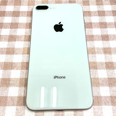 iPhone8Plus背面ガラスパネル破損修理