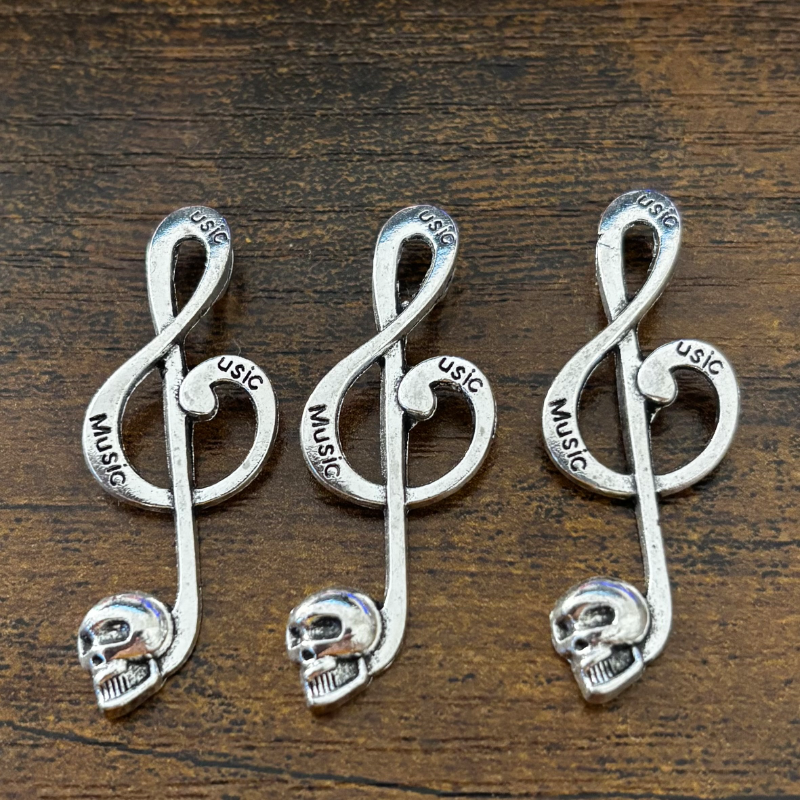 Nota di violino con teschio
