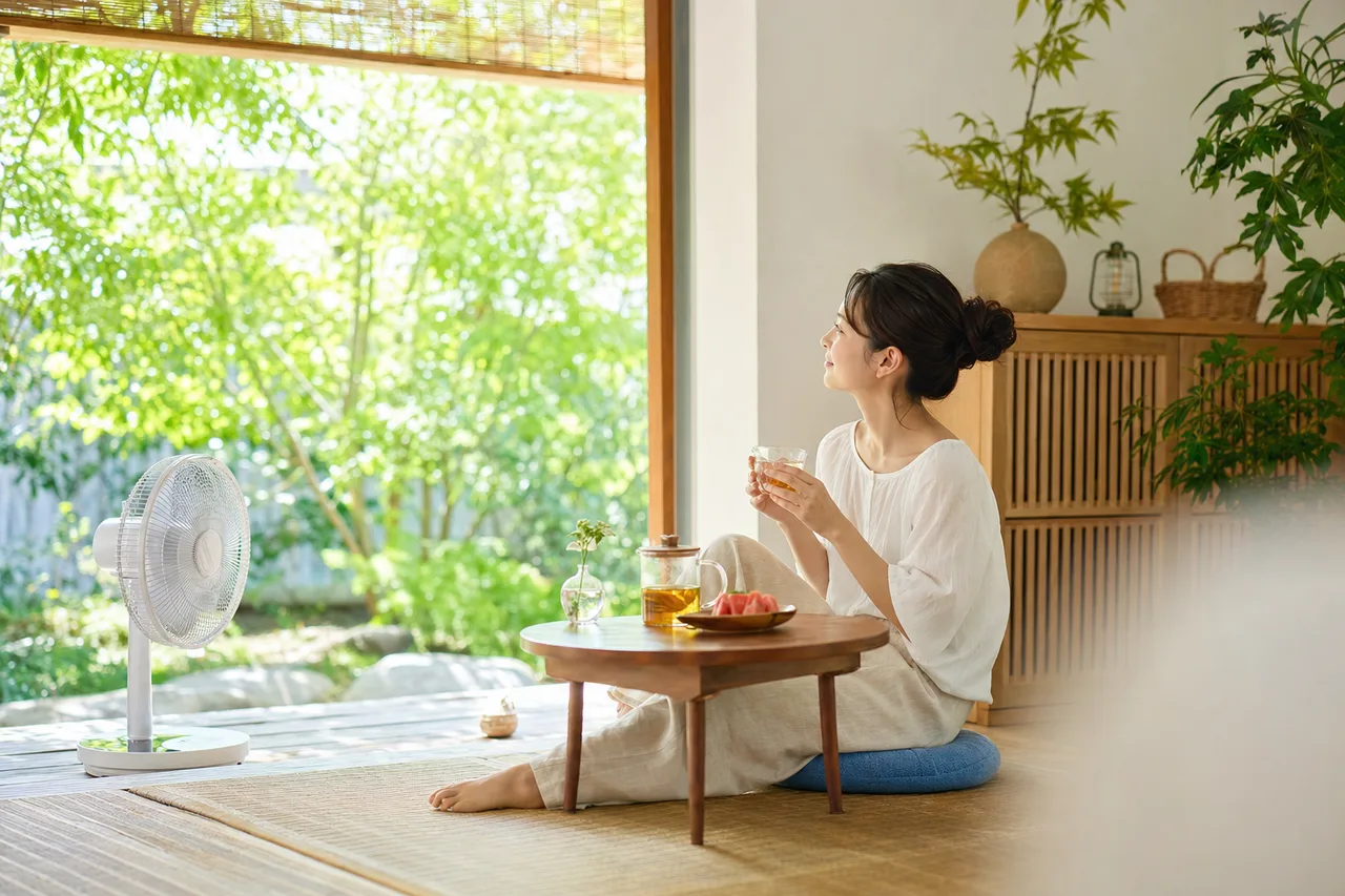 夏の涼やかな過ごし方 0124。季節・行事をテーマにした、広告・Web・記事制作に使いやすい素材です。