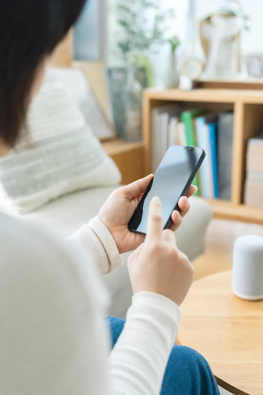 スマートホームのある生活 0131。テクノロジーをテーマにした、広告・Web・記事制作に使いやすい素材です。
