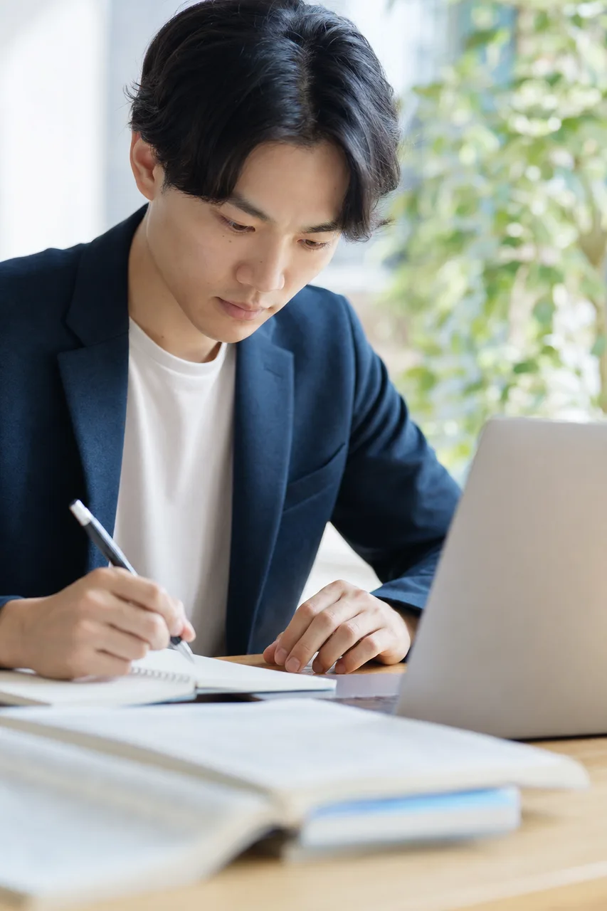 社会人のリスキリング 0133。教育をテーマにした、広告・Web・記事制作に使いやすい素材です。