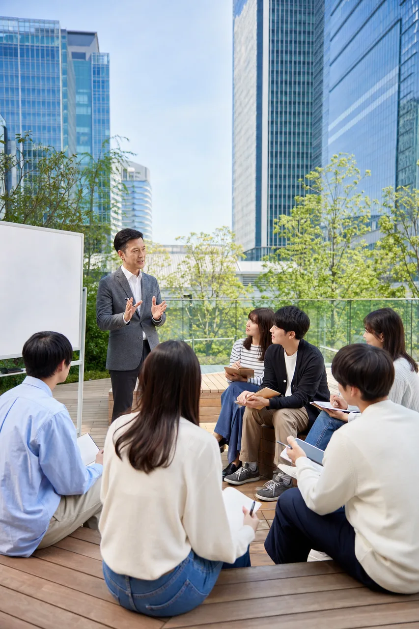 対話型の授業風景 0169。教育をテーマにした、広告・Web・記事制作に使いやすい素材です。