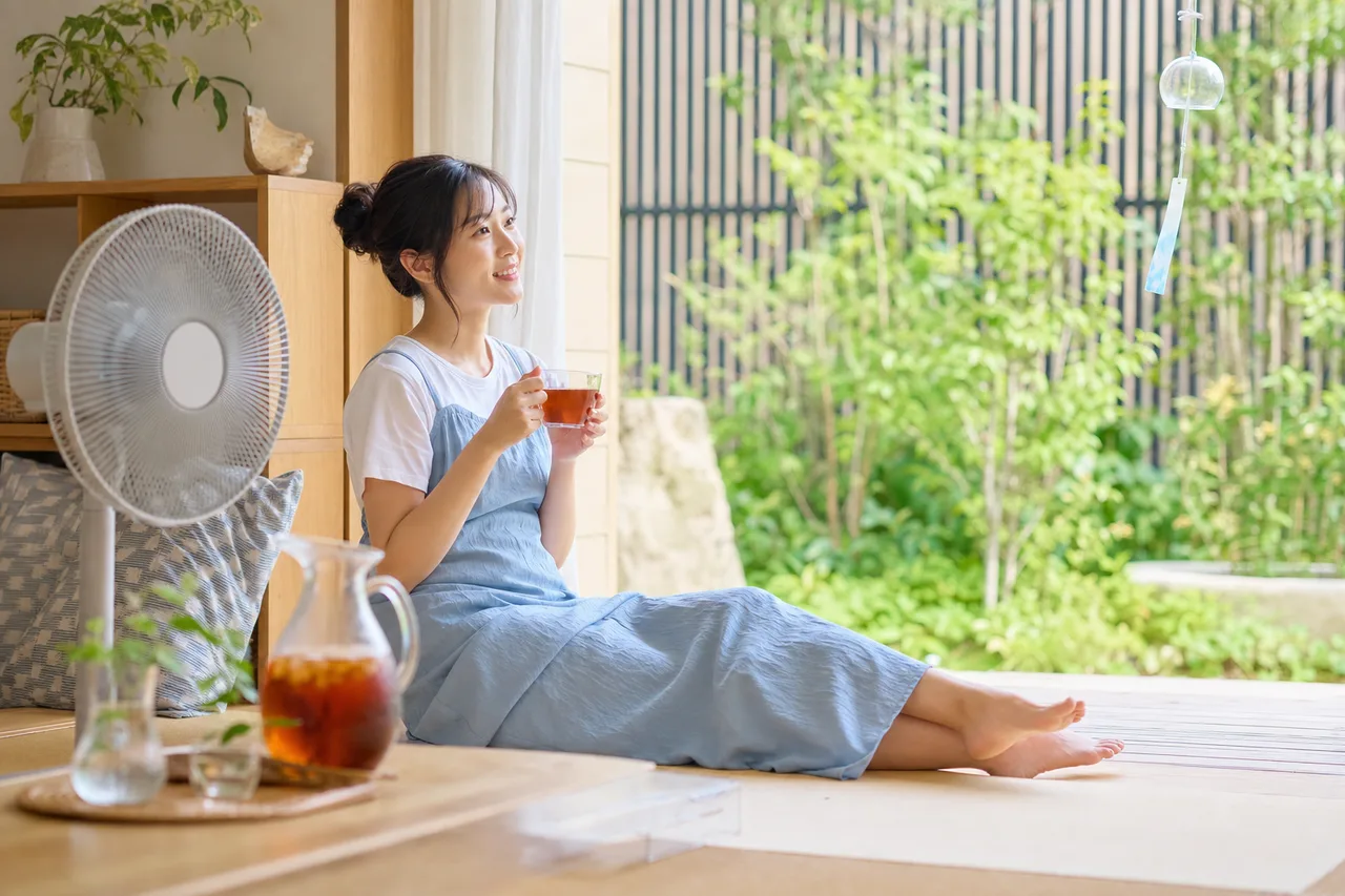 夏の涼やかな過ごし方 0184。季節・行事をテーマにした、広告・Web・記事制作に使いやすい素材です。
