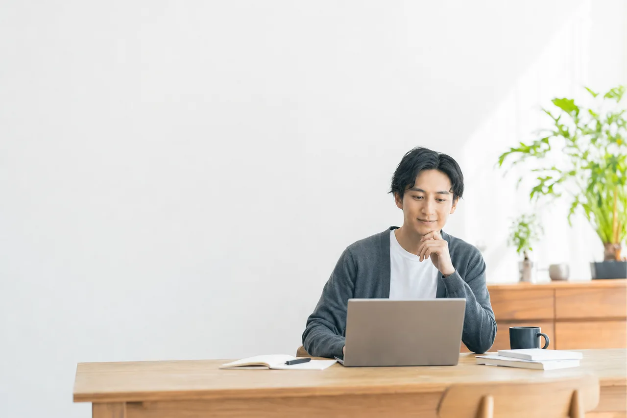 社会人のリスキリング 0373。教育をテーマにした、広告・Web・記事制作に使いやすい素材です。