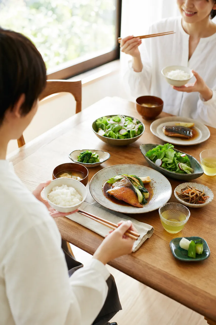 地域の食材を使った料理 0380。食べ物をテーマにした、広告・Web・記事制作に使いやすい素材です。