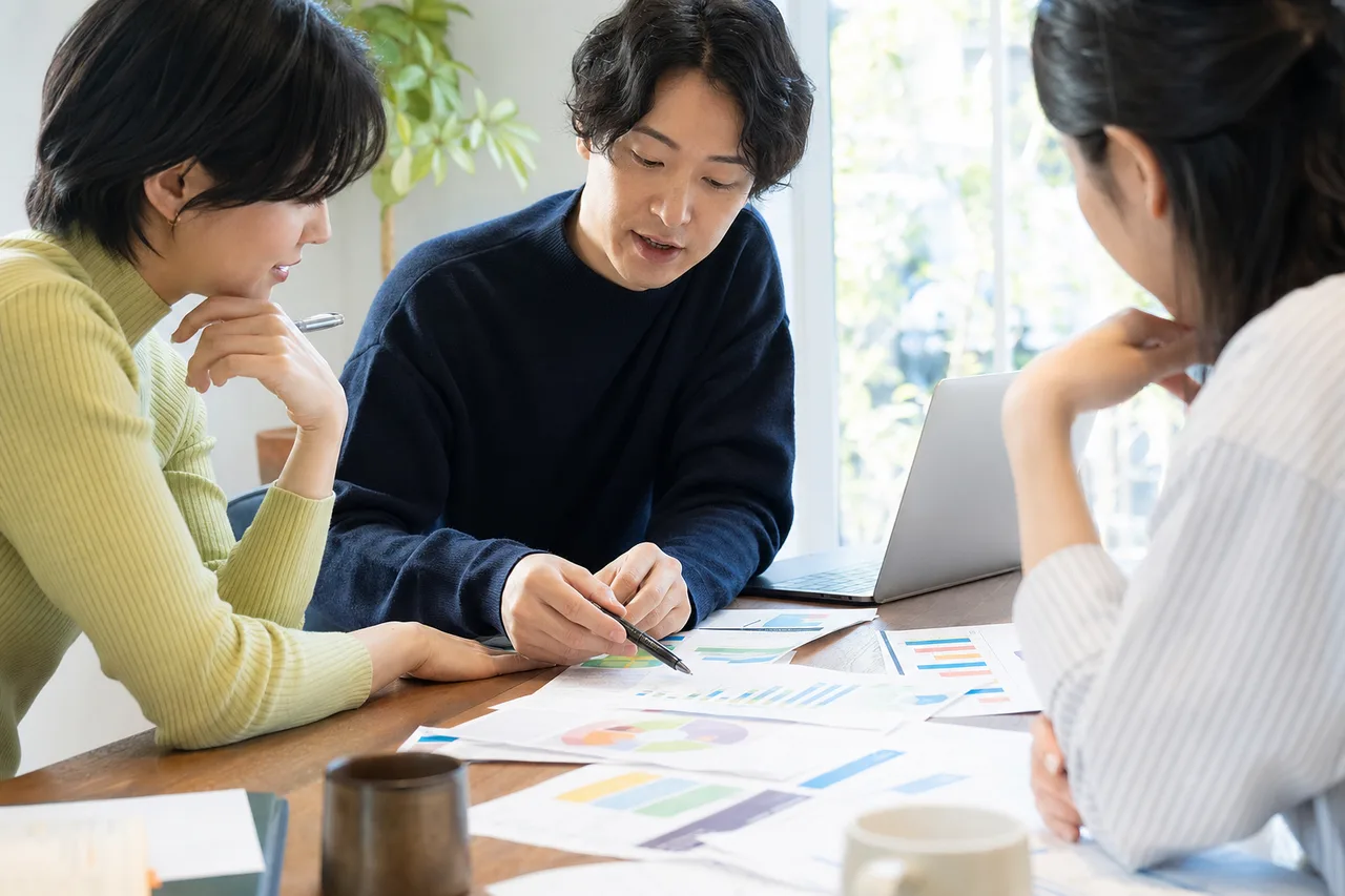 小規模チームの企画会議 0462。ビジネスをテーマにした、広告・Web・記事制作に使いやすい素材です。