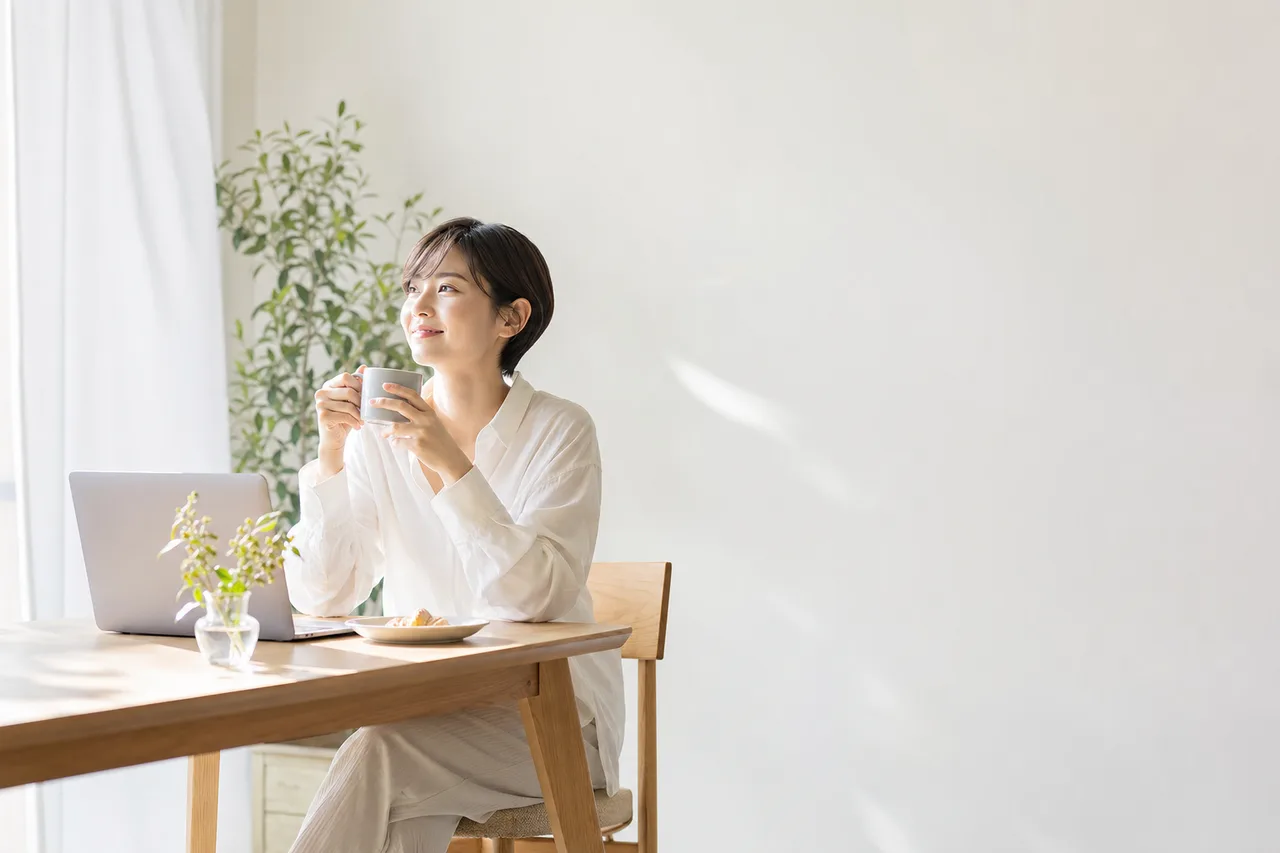 明るい日本の住まい 0530。住宅・建築をテーマにした、広告・Web・記事制作に使いやすい素材です。