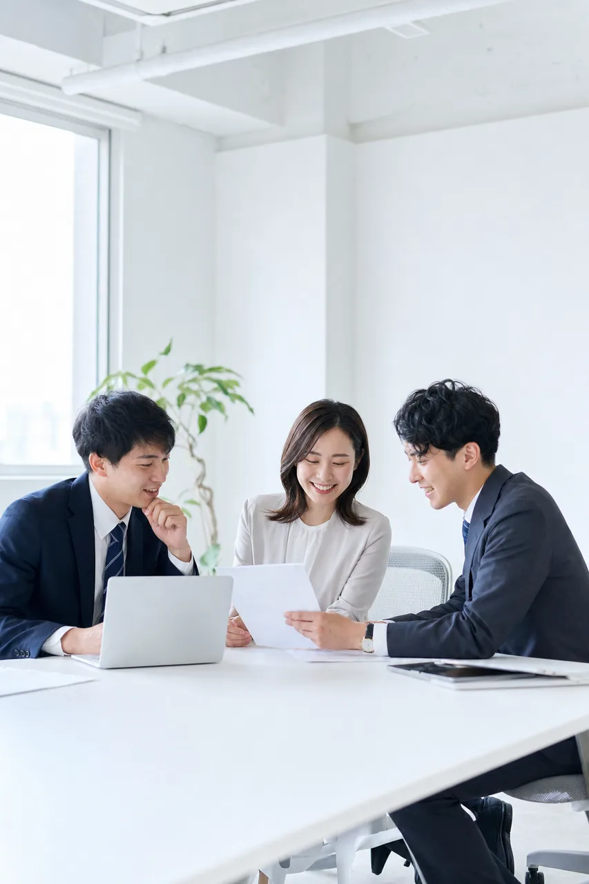 働く日本人のチーム 0641。人物をテーマにした、広告・Web・記事制作に使いやすい素材です。
