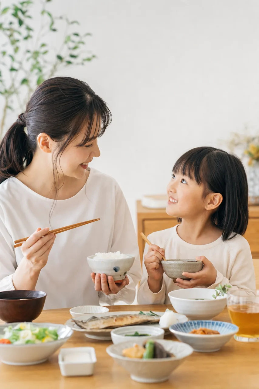 旬の和食の食卓 0644。食べ物をテーマにした、広告・Web・記事制作に使いやすい素材です。
