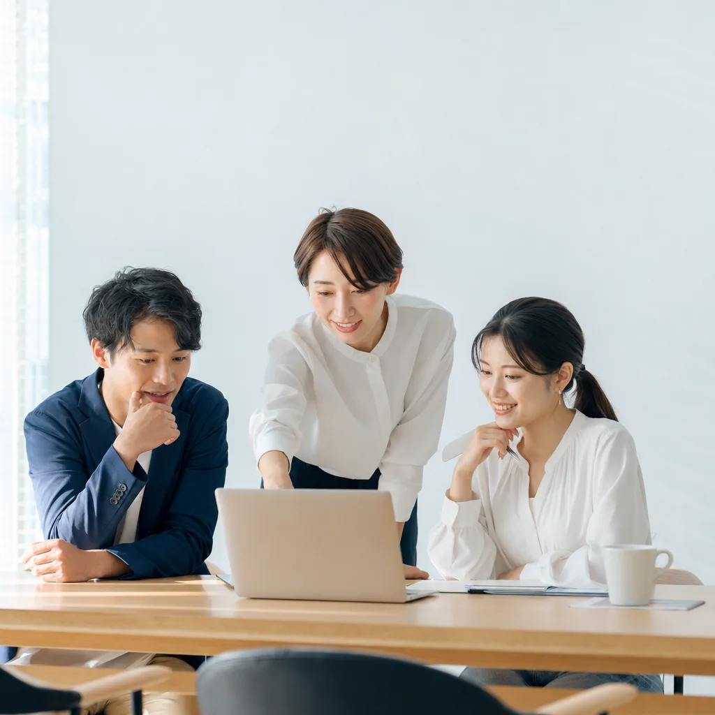 働く日本人のチーム 0701。人物をテーマにした、広告・Web・記事制作に使いやすい素材です。