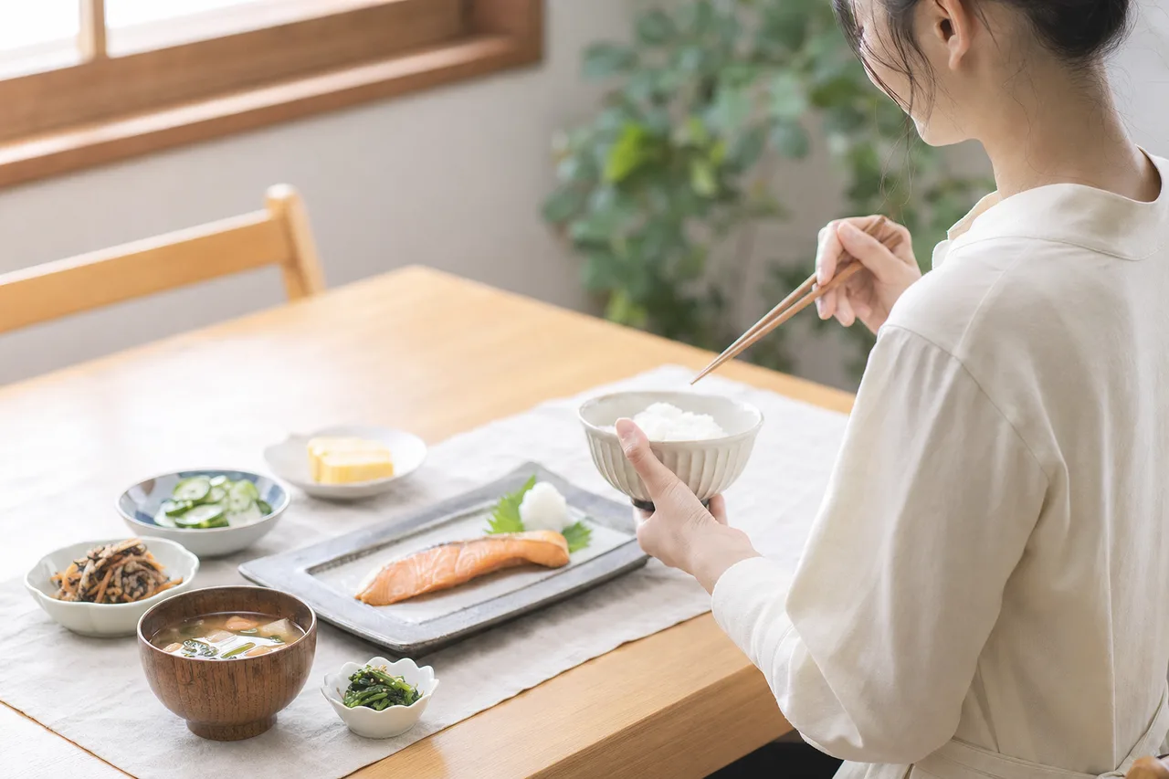 旬の和食の食卓 0704。食べ物をテーマにした、広告・Web・記事制作に使いやすい素材です。