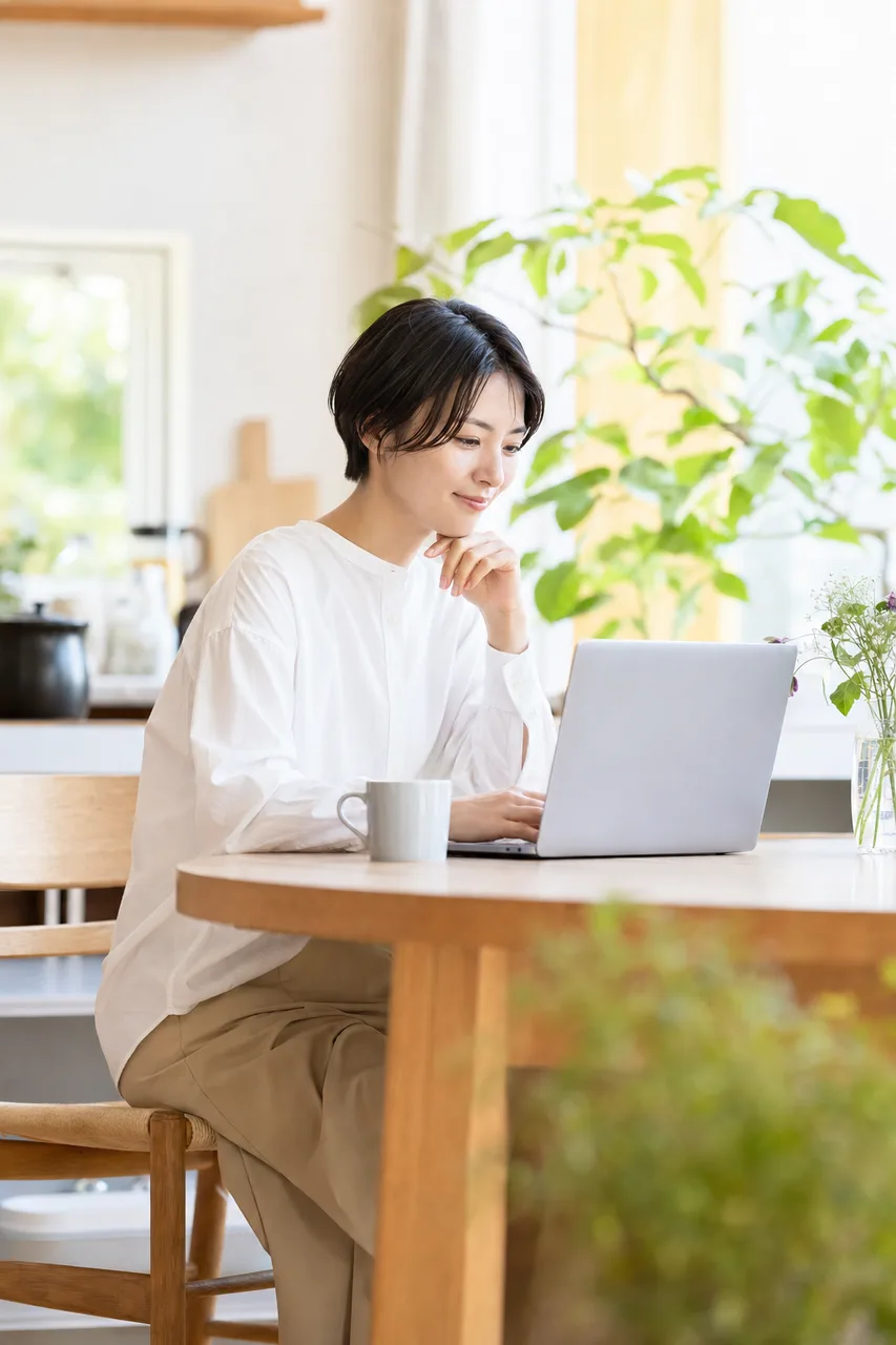 明るい日本の住まい 0710。住宅・建築をテーマにした、広告・Web・記事制作に使いやすい素材です。