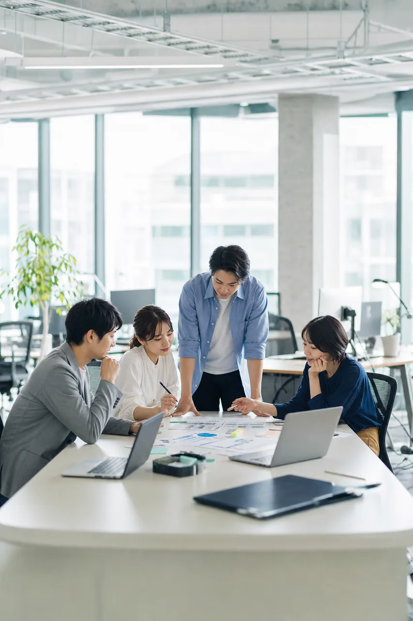 働く日本人のチーム 0761。人物をテーマにした、広告・Web・記事制作に使いやすい素材です。