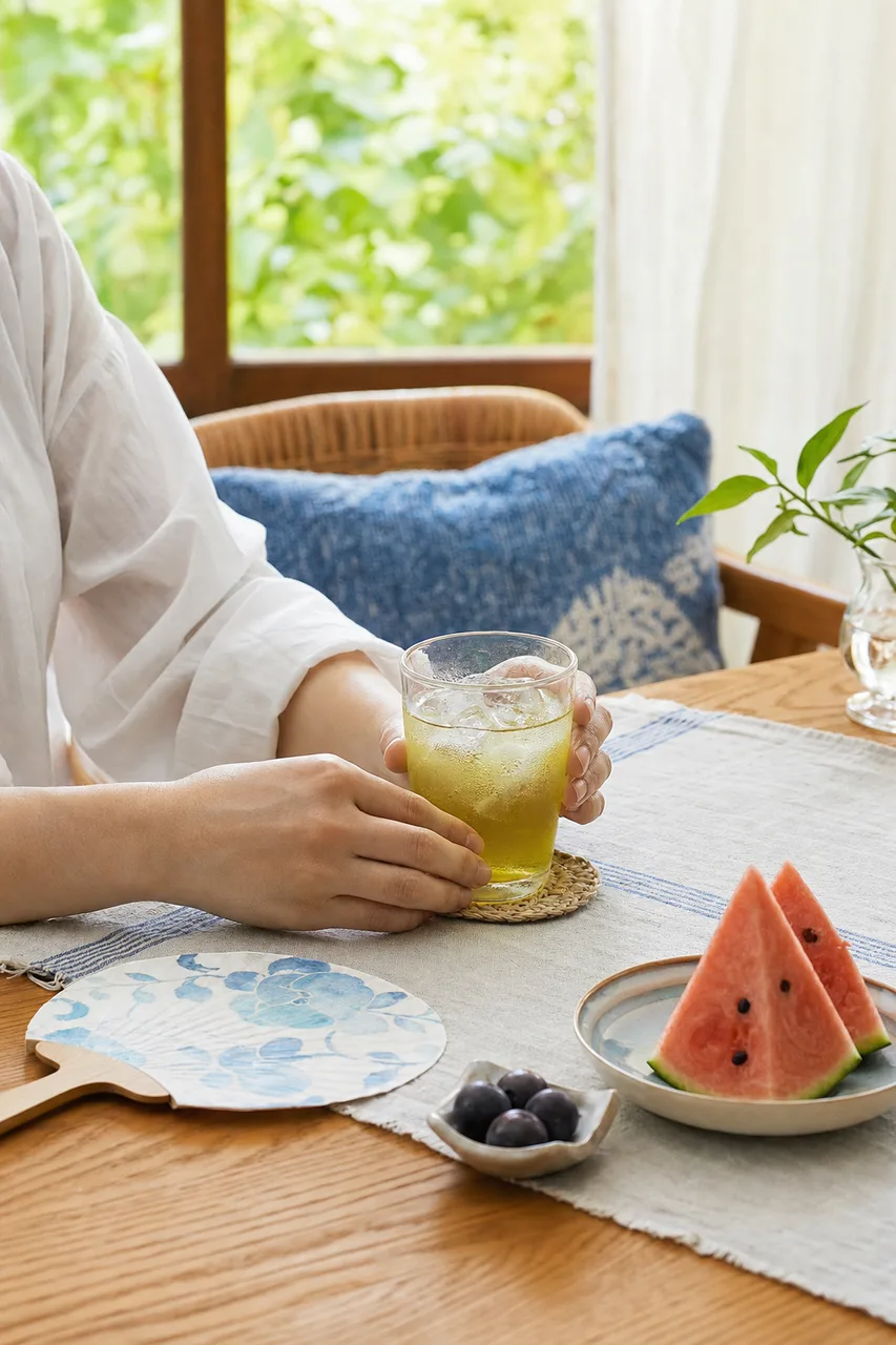 夏の涼やかな過ごし方 0784。季節・行事をテーマにした、広告・Web・記事制作に使いやすい素材です。