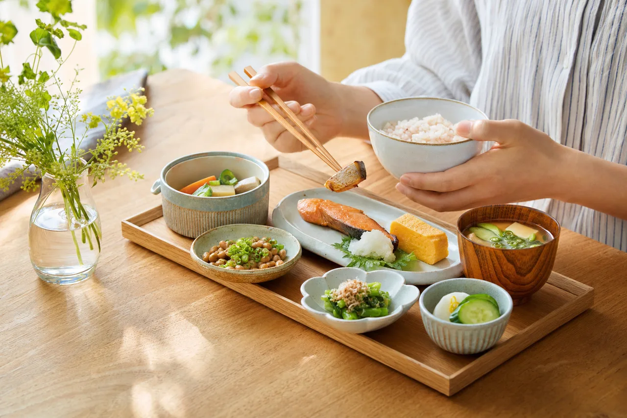 彩り豊かな健康的な料理 0788。食べ物をテーマにした、広告・Web・記事制作に使いやすい素材です。