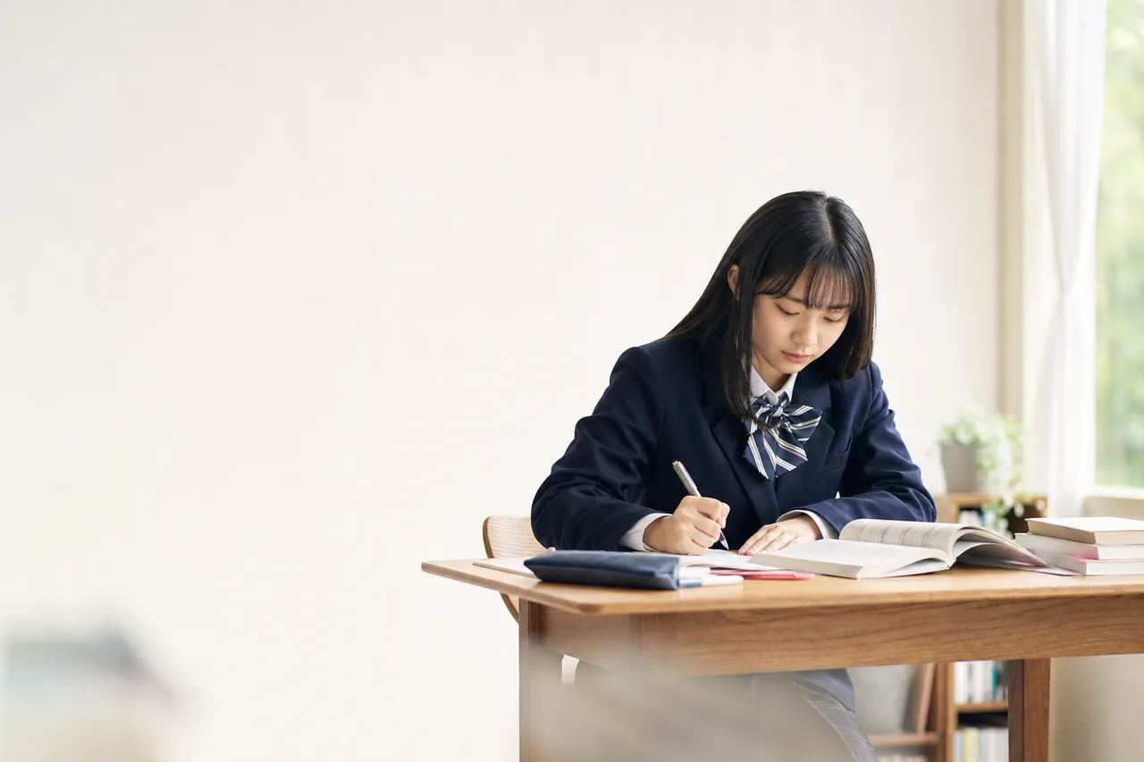 受験勉強に集中する高校生（提案資料用）。受験勉強に集中する高校生をテーマに、提案資料用として使いやすく構成した商用AI素材です。