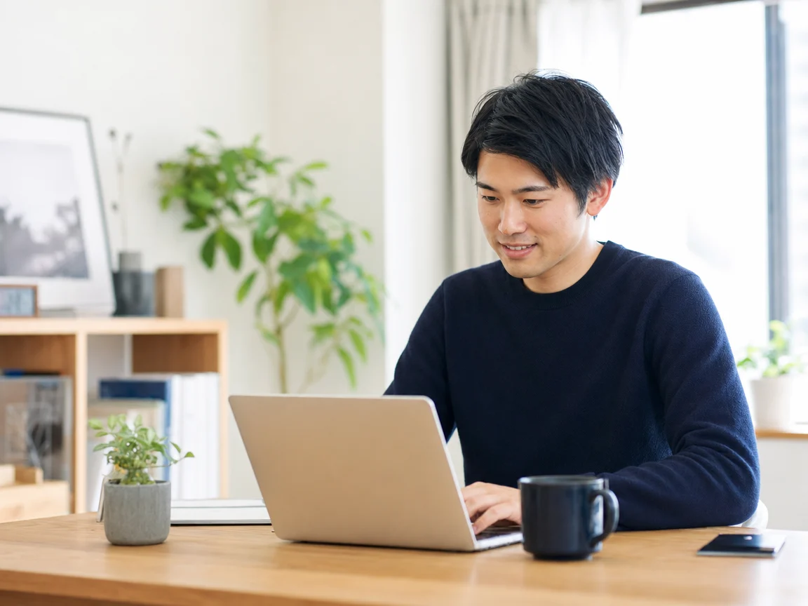 自宅で快適に働く人 05。自宅で快適に働く人をテーマにした、商用制作で使いやすいAI素材です。
