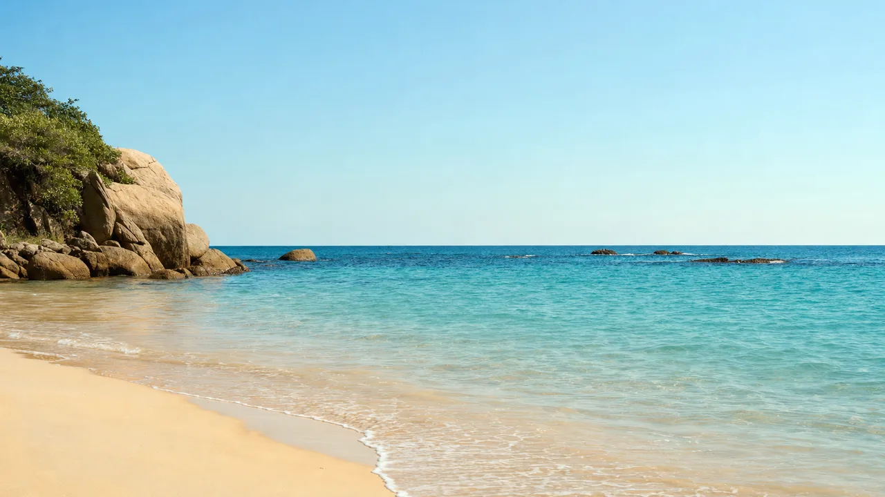 爽やかな海背景（横長・余白背景）。海背景、夏、青、爽やかなデザイン向け素材です。
