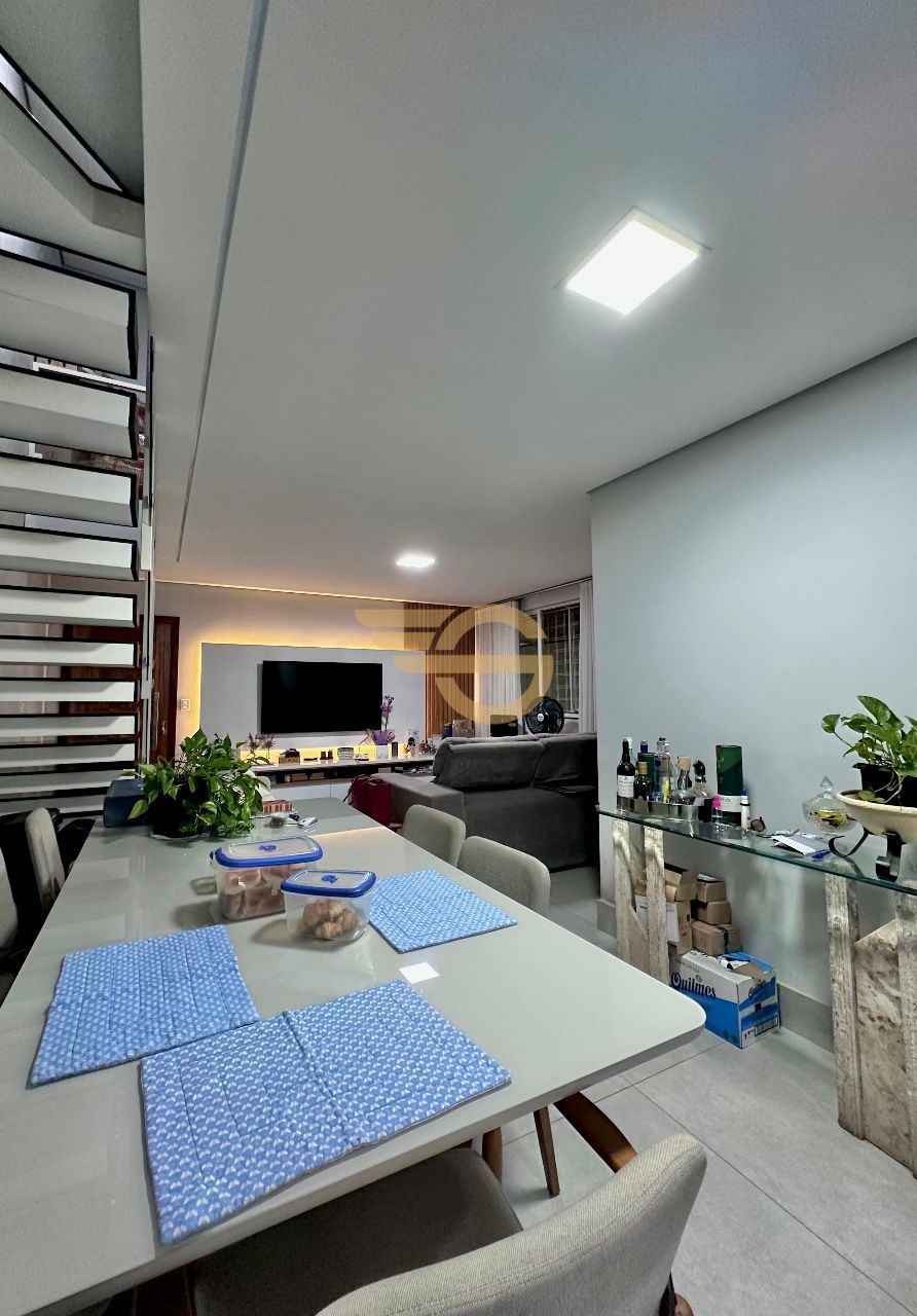 Foto de Casa Geminada à Venda no Iguaçu – 3 Quartos, Ar Condicio...