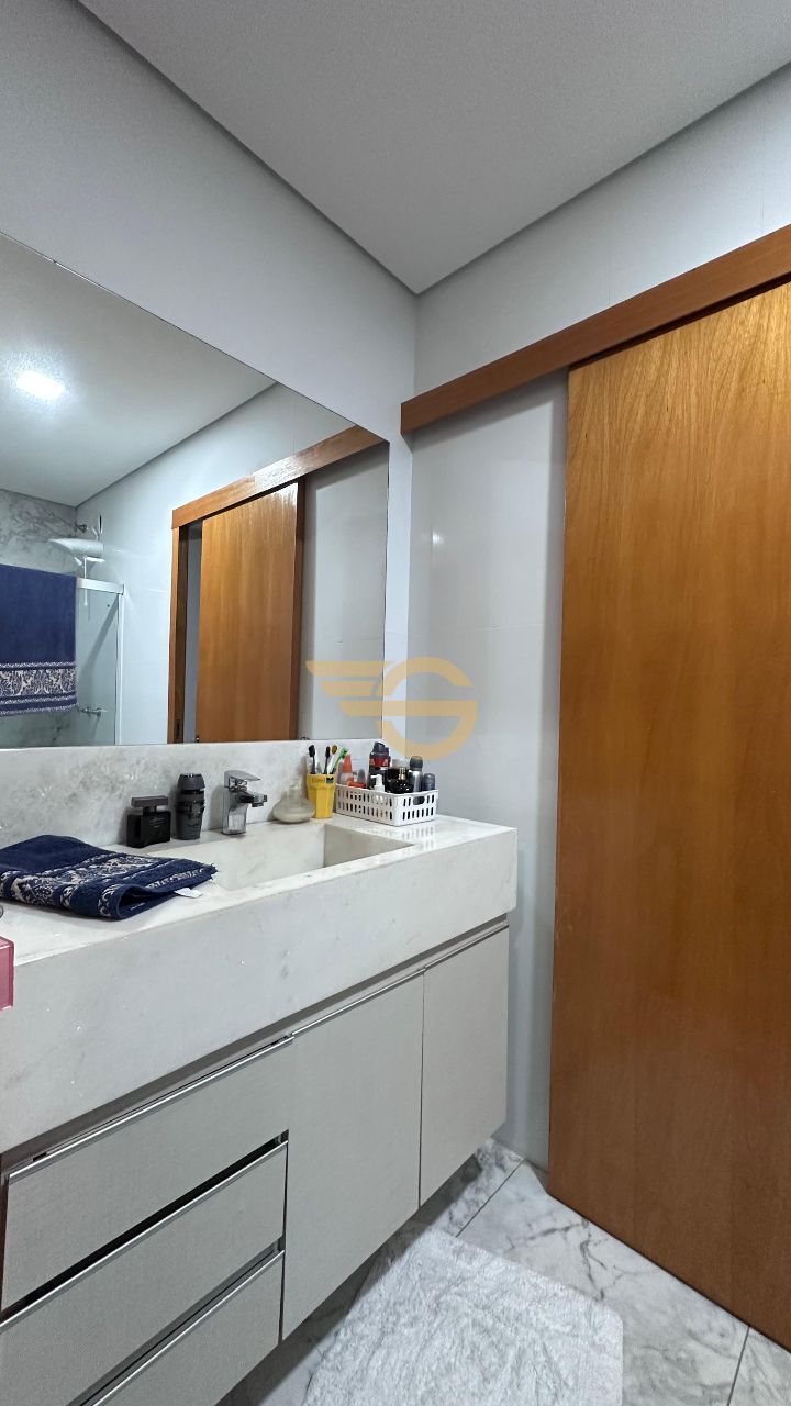 Foto de Casa Geminada à Venda no Iguaçu – 3 Quartos, Ar Condicio...