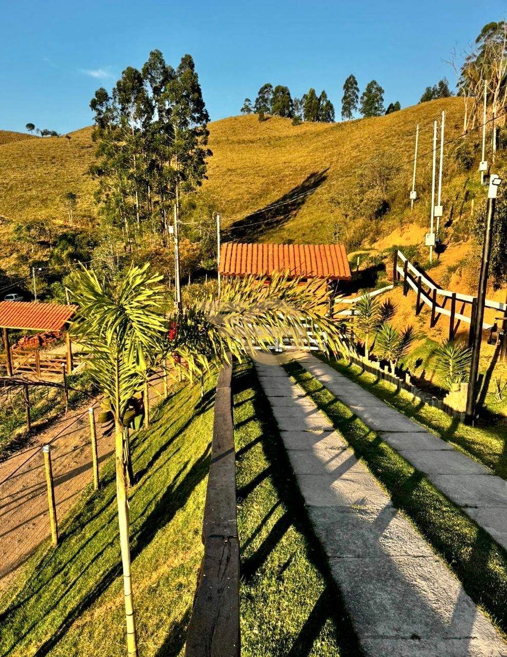 Foto de Sítio/chácara à Venda no Ipaneminha - 2 Quartos, Piscina e 2 Vagas