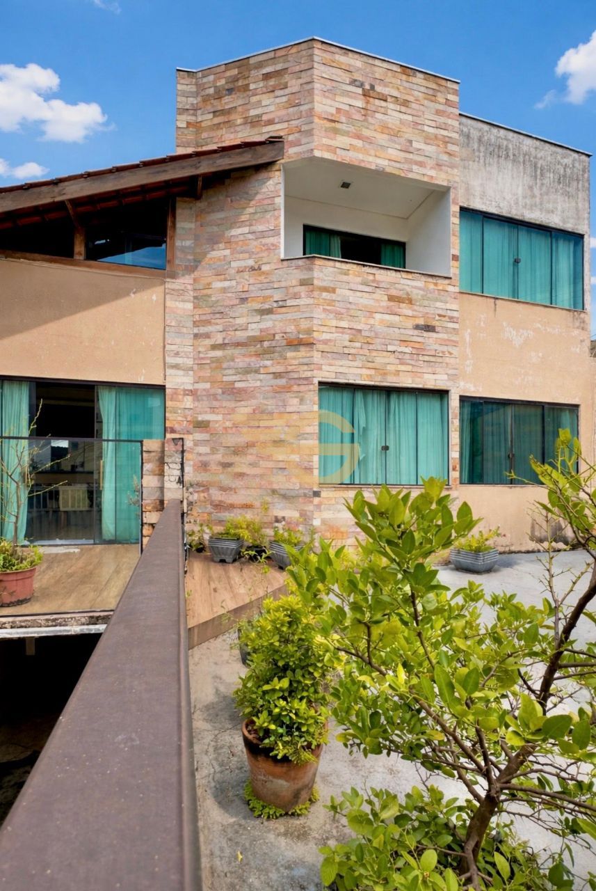 Foto de Casa à Venda - Ideal – 5 Quartos, Armários Embutidos e 6...
