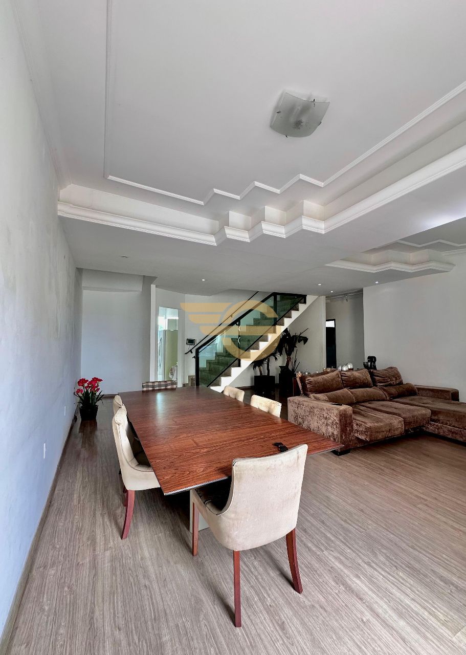 Foto de Casa à Venda - Ideal – 5 Quartos, Armários Embutidos e 6...