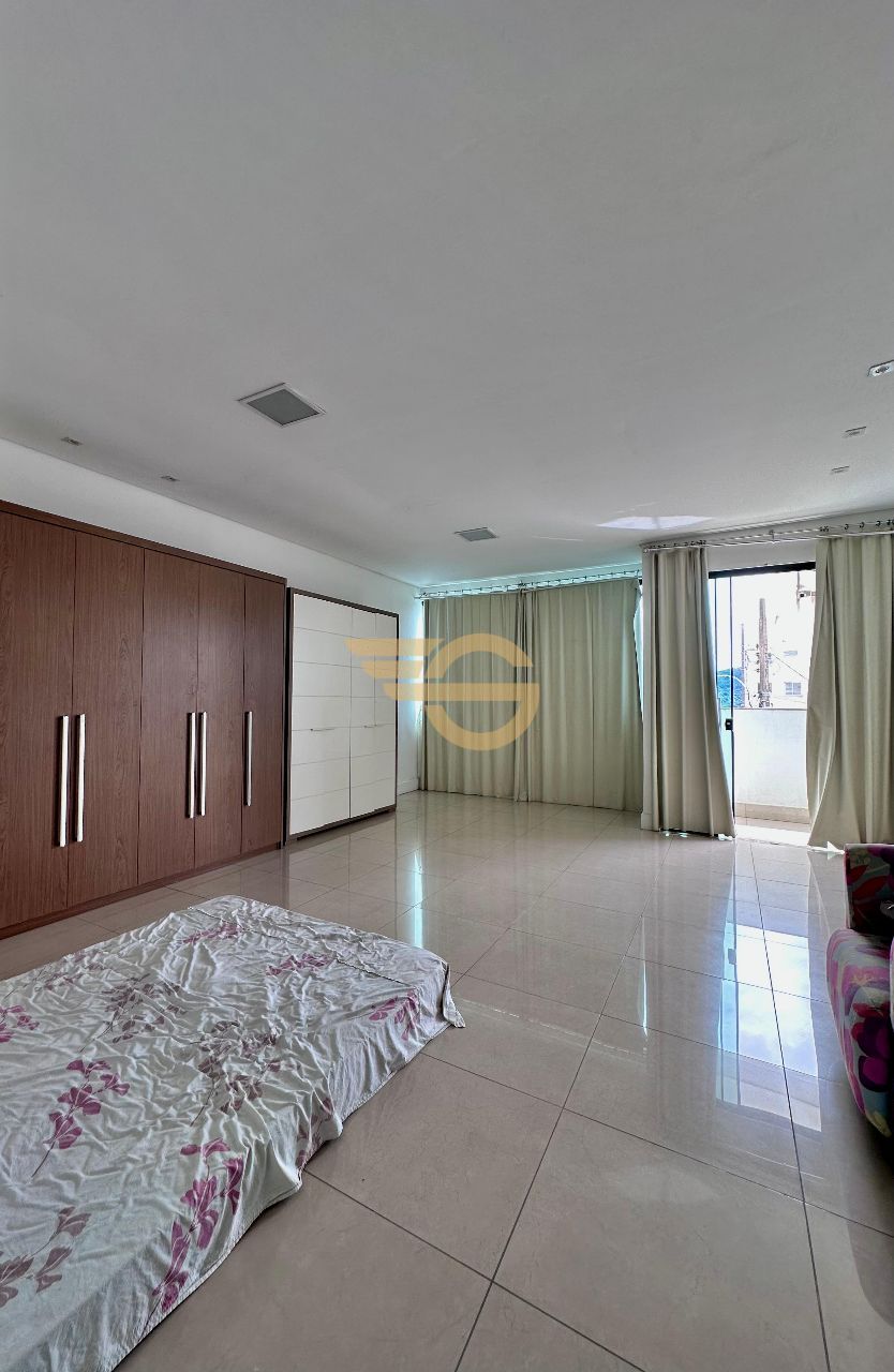 Foto de Casa à Venda - Ideal – 5 Quartos, Armários Embutidos e 6...