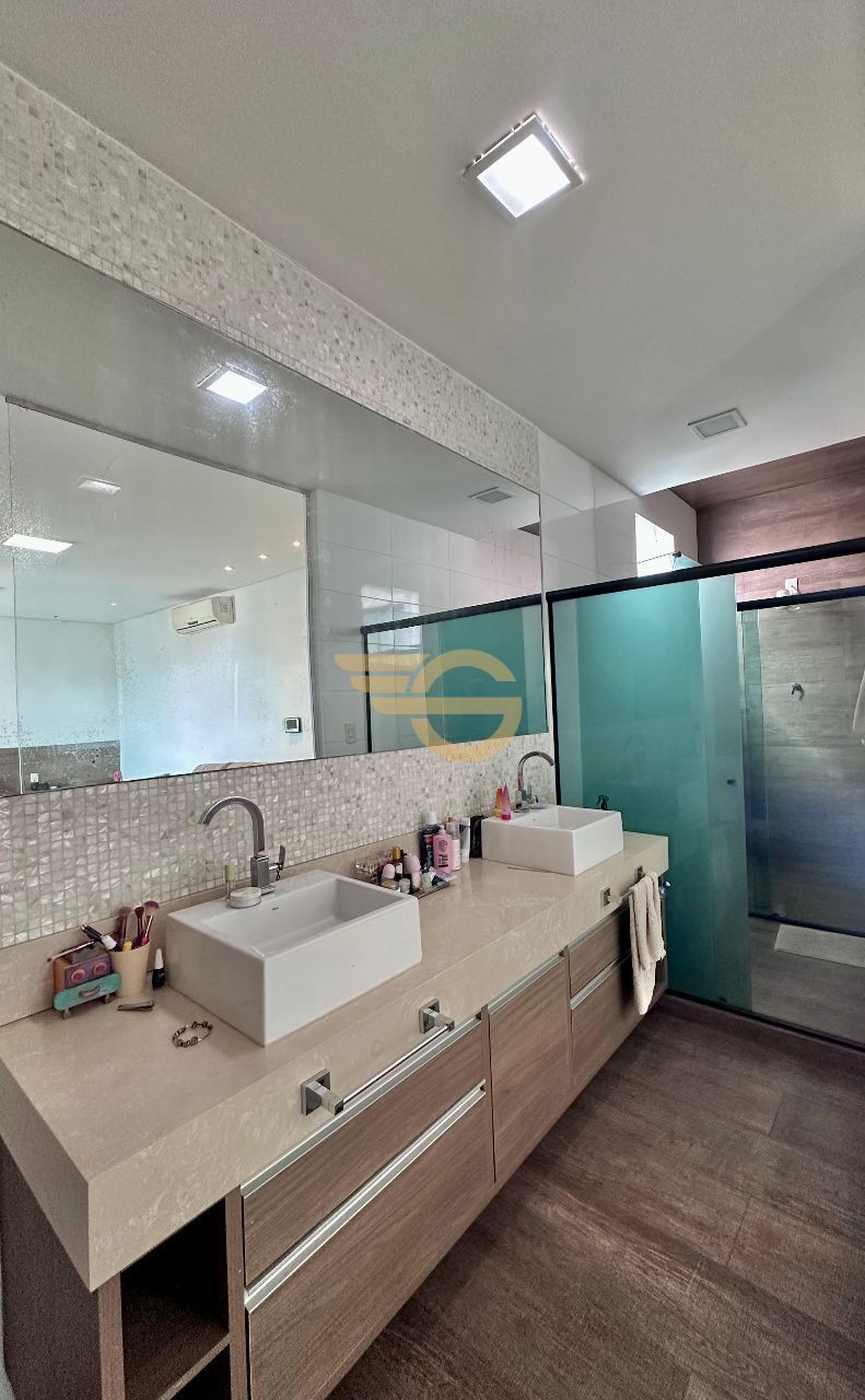 Foto de Casa à Venda - Ideal – 5 Quartos, Armários Embutidos e 6...